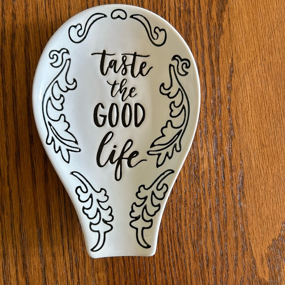 Threshold utensils holder
